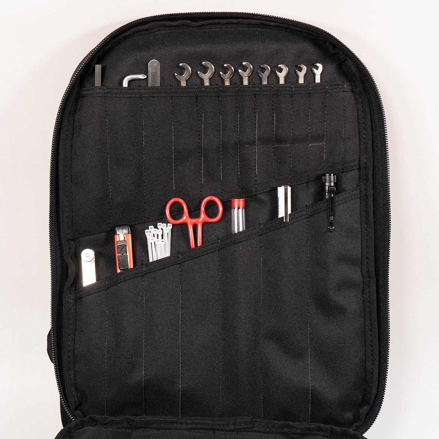 Trousse à outils Crawford Basic pour photocopieur avec tournevis JIS Vessel - 40 V - BP4 dans une mallette à outils zippée à 4 compartiments.