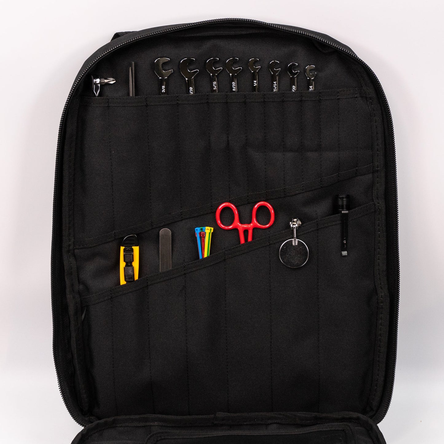 Trousse à outils universelle Crawford pour l'électronique - 63-BP4 dans une mallette à outils à sac à dos à 4 panneaux