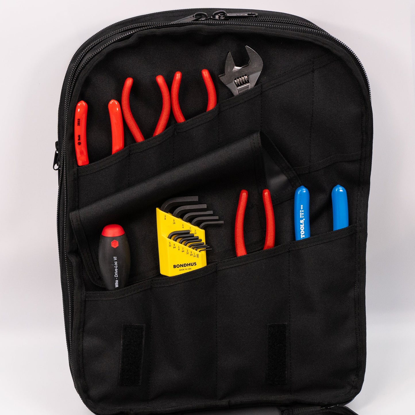 Trousse à outils universelle Crawford pour l'électronique - 63-BP4 dans une mallette à outils à sac à dos à 4 panneaux