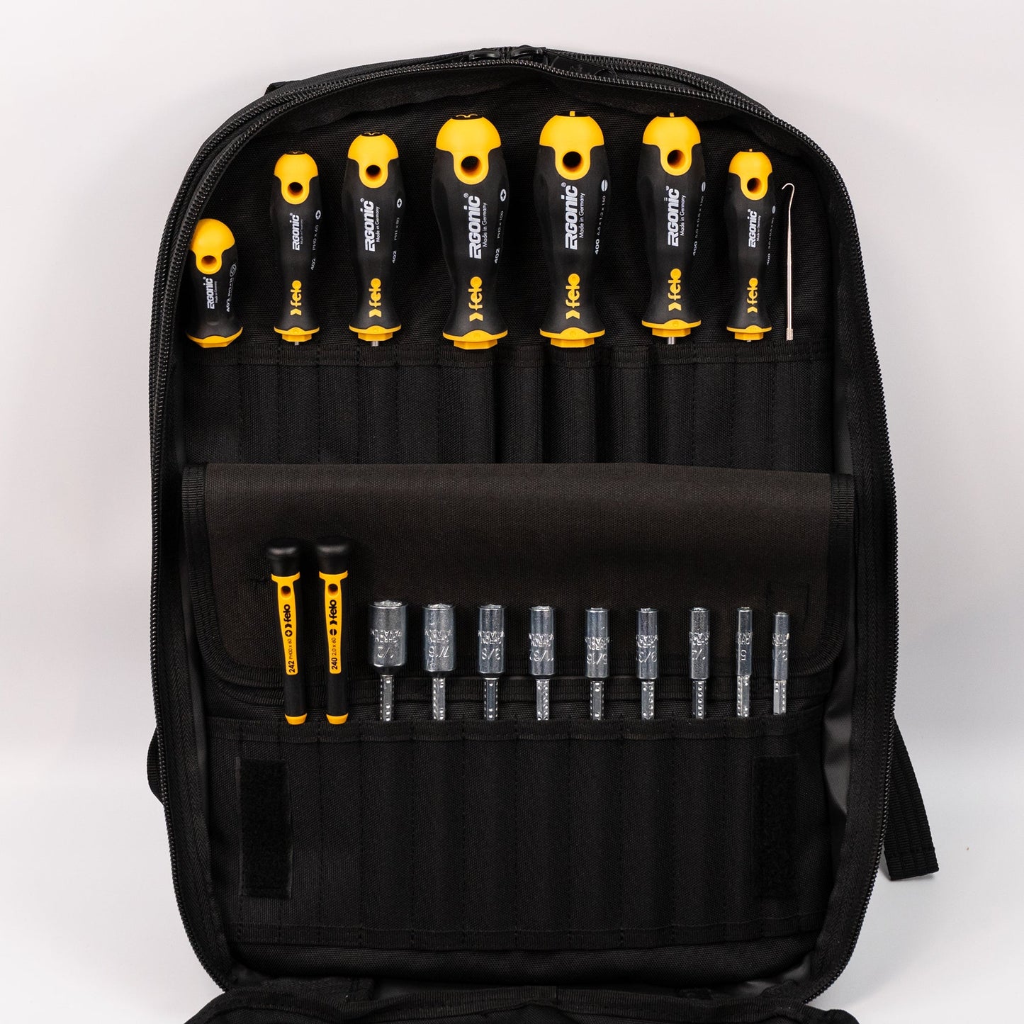 Trousse à outils universelle Crawford pour l'électronique - 63-BP4 dans une mallette à outils à sac à dos à 4 panneaux