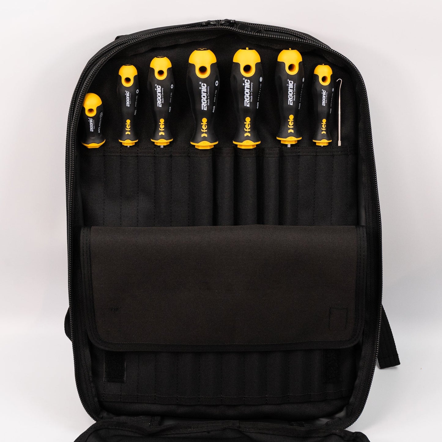 Trousse à outils universelle Crawford pour l'électronique - 63-BP4 dans une mallette à outils à sac à dos à 4 panneaux