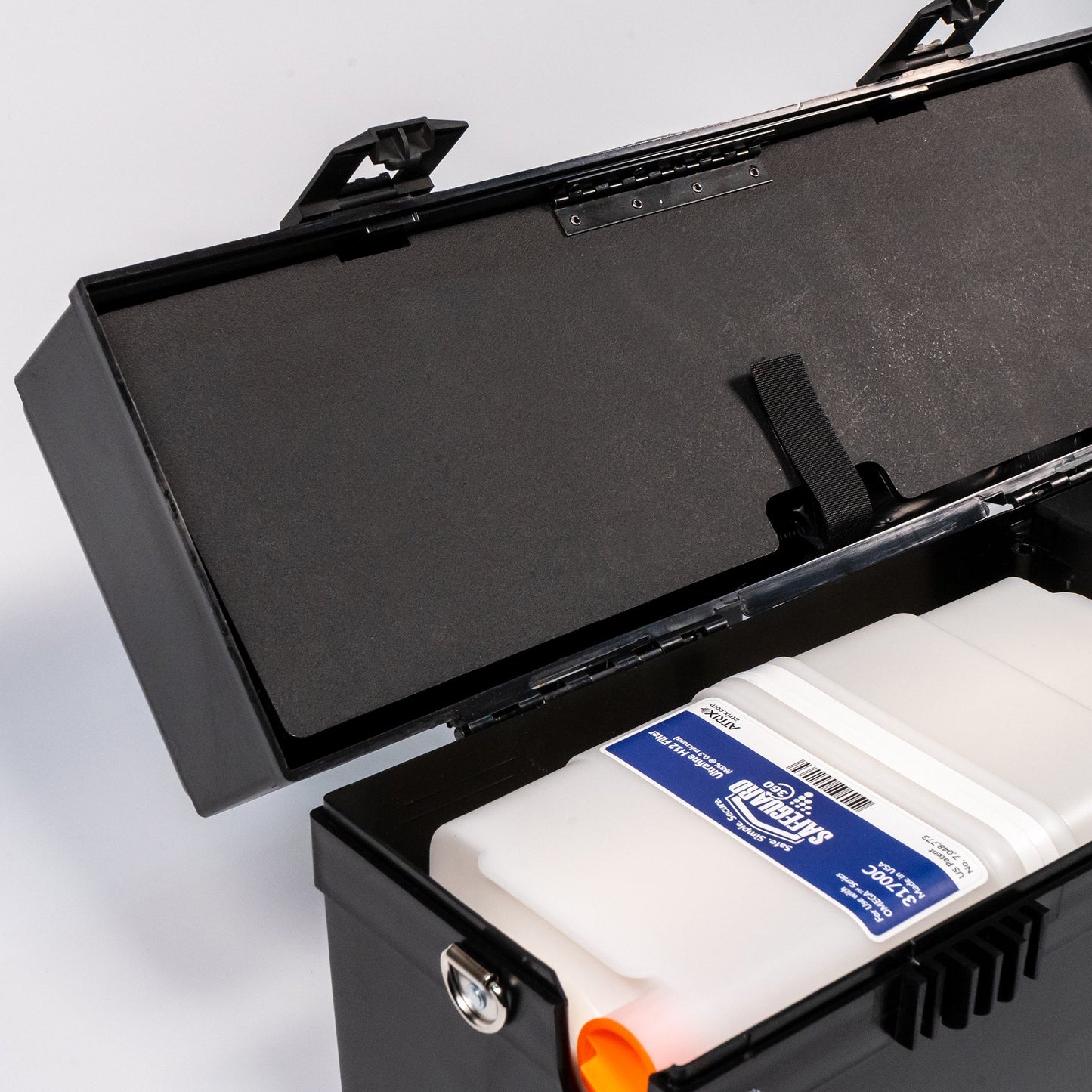 Aspirateur électronique Atrix VACOSE110 Omega Supreme Plus, protégé contre les décharges électrostatiques et doté d'une protection contre les interférences électromagnétiques et radioélectriques.